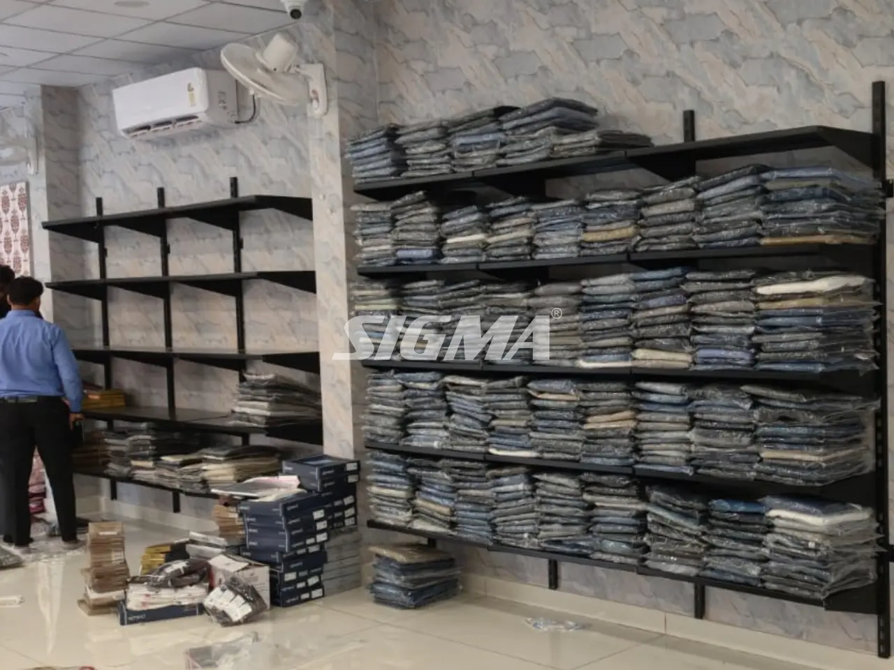 126991515_garment-wall-mount-rack-Ballia.webp