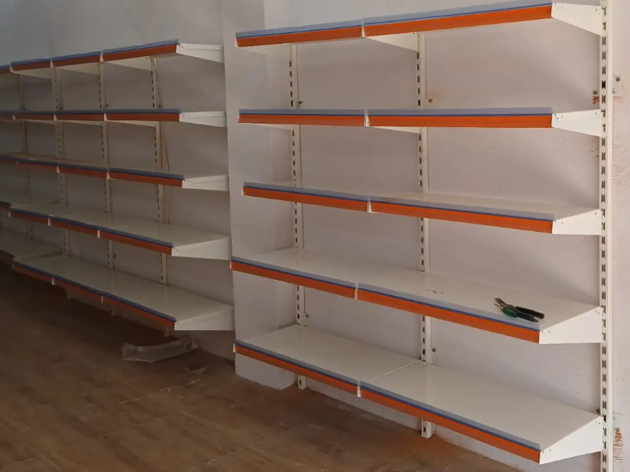 330022072_wall-channel-display-racks-Ghaziabad.webp