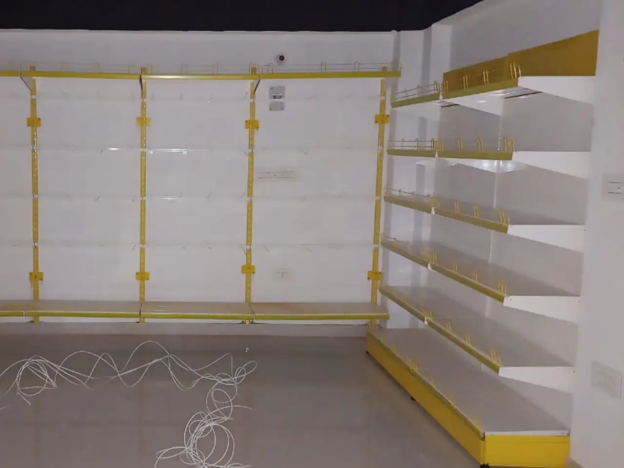 569948289_best-display-rack-Installation-Kanpur.webp