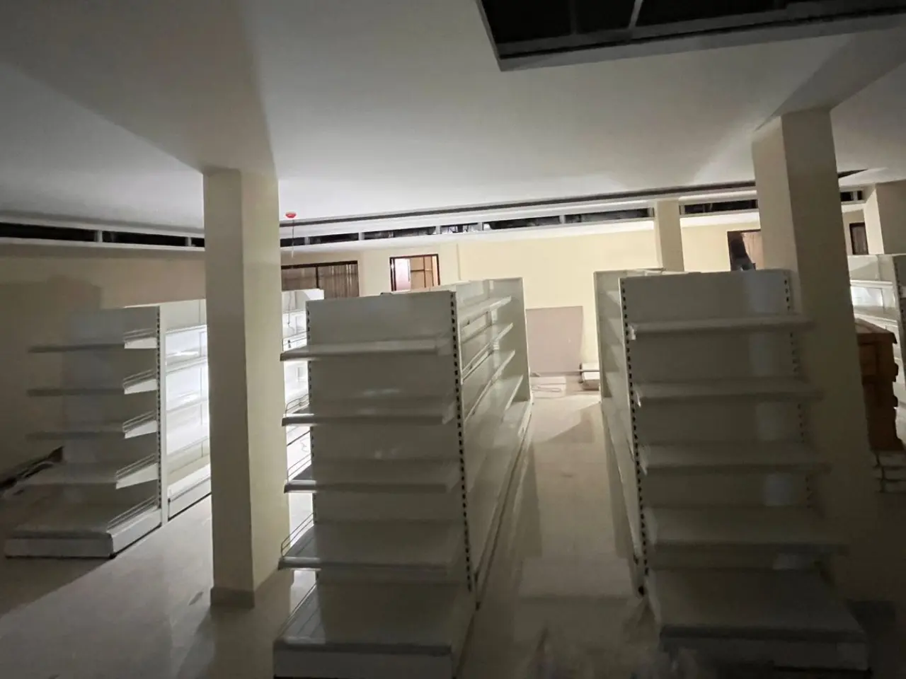 594176977_center-display-racks-for-medical-shop-Varanasi.webp