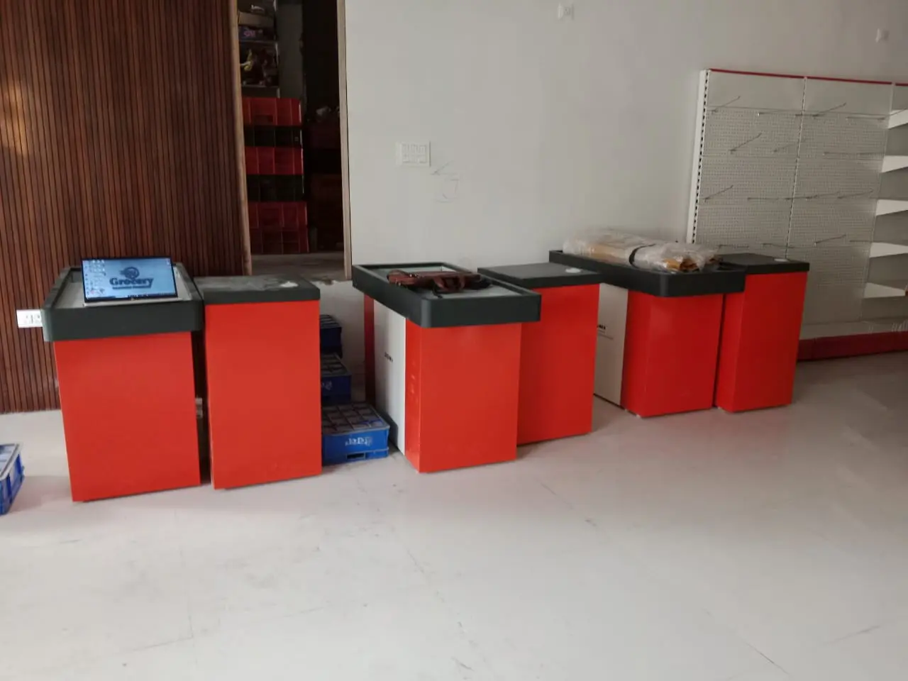 628096154_display-counters-Installation-Ludhiyana2.webp