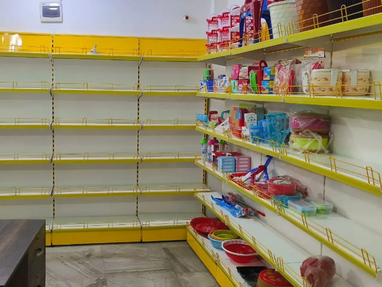 689194461_display-rack-for-grocery-store-in-bihar.webp